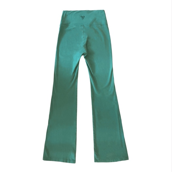 🍀3 for 35- TNA/Aritzia Atmosphere Flared Leggings - Picture 2 of 3